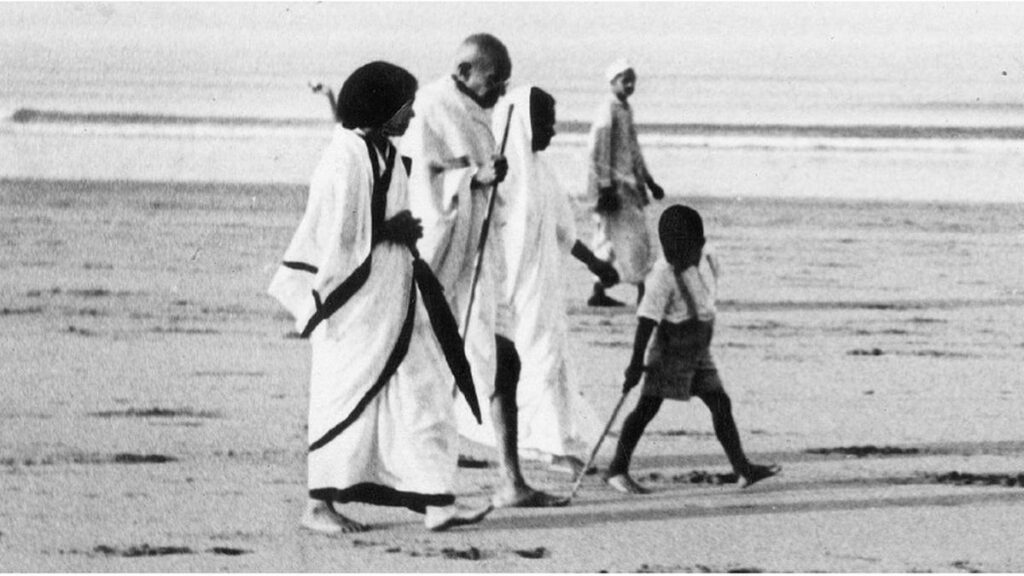Mahatma Gandhi Information in Marathi, अहिंसक, भारत छोडो आंदोलन, महात्मा गांधी भाषण / Mahatma Gandhi Bhashan.

सॉल्ट मार्च  - Mithacha Satyagrah
Mahatma Gandhi: An environmentalist by nature